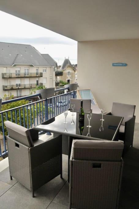 Apartment Elegant & Spacieux, Place Du Dauphin A