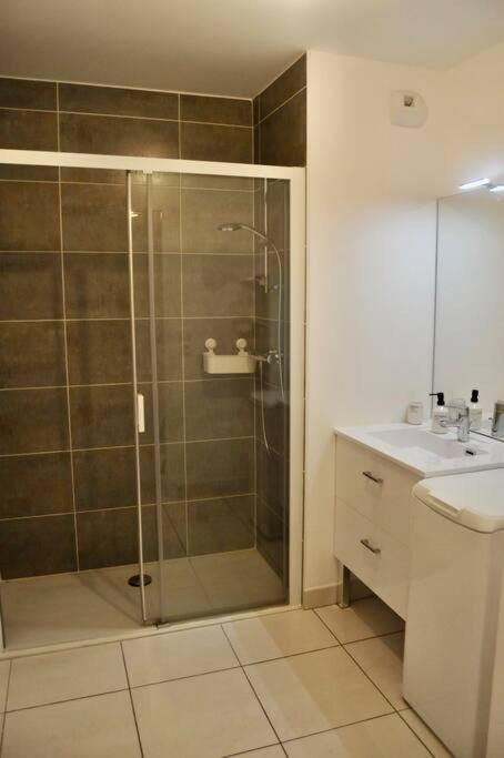 Elegant & Spacieux, Place Du Dauphin A Apartment